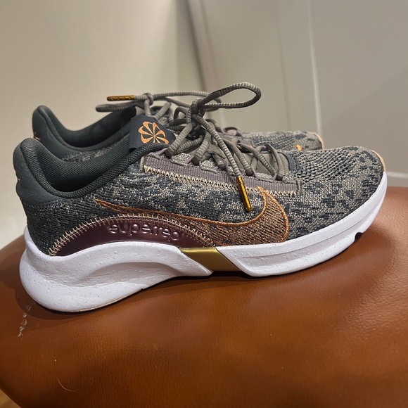 Nike Training SuperRep Go 3 Next FlyKnit Premium trainers in grey - Picture 2 of 5